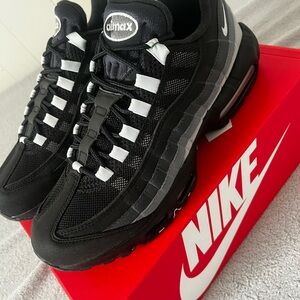 Nike Air Max 95 Black and Gray Sneakers